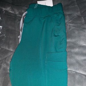 BNWT Women’s Medium Dark Green Wide Leg Figs Pants